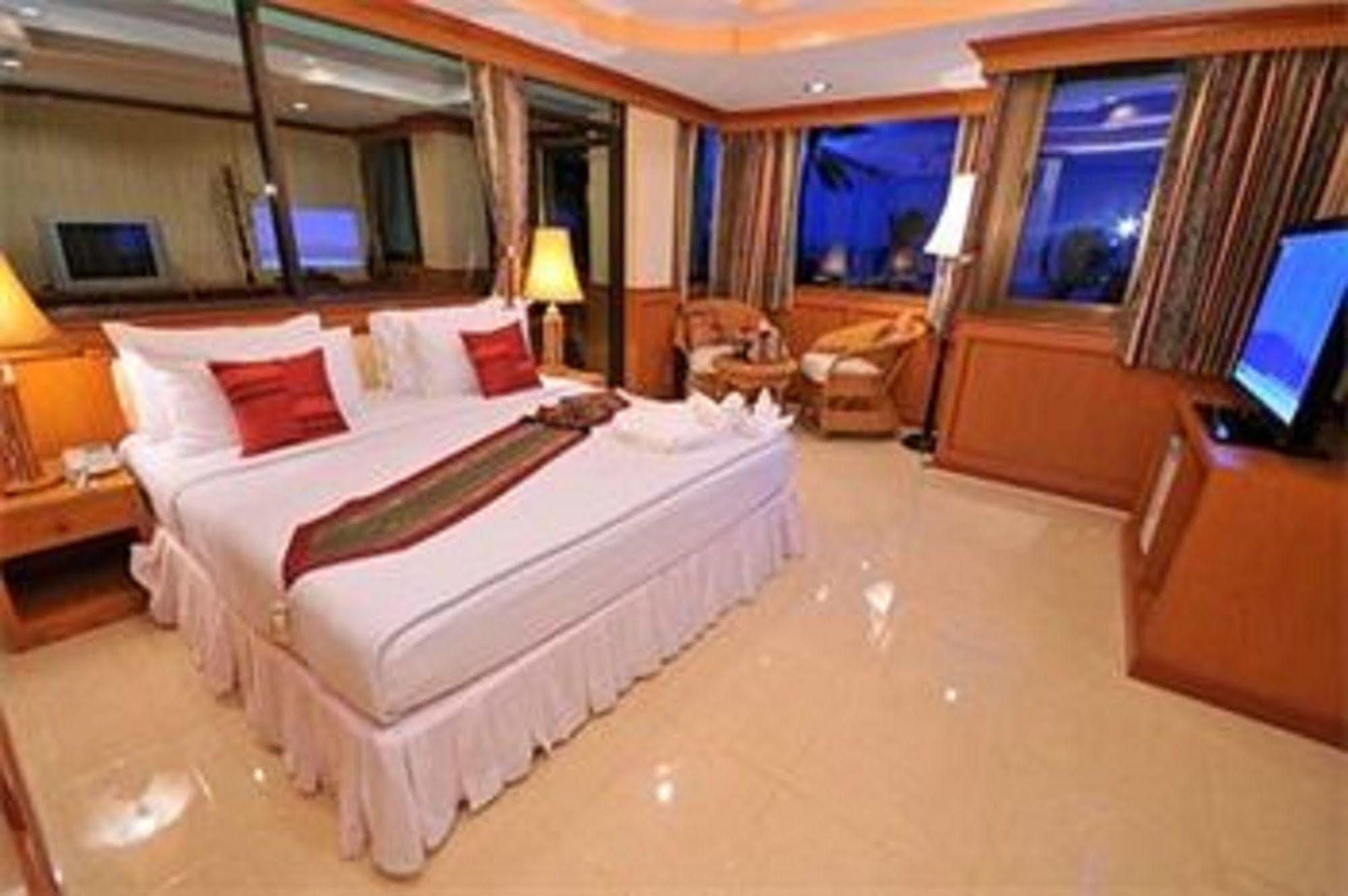 Grand Sea View Beach Resotel Lipa Noi Exterior foto